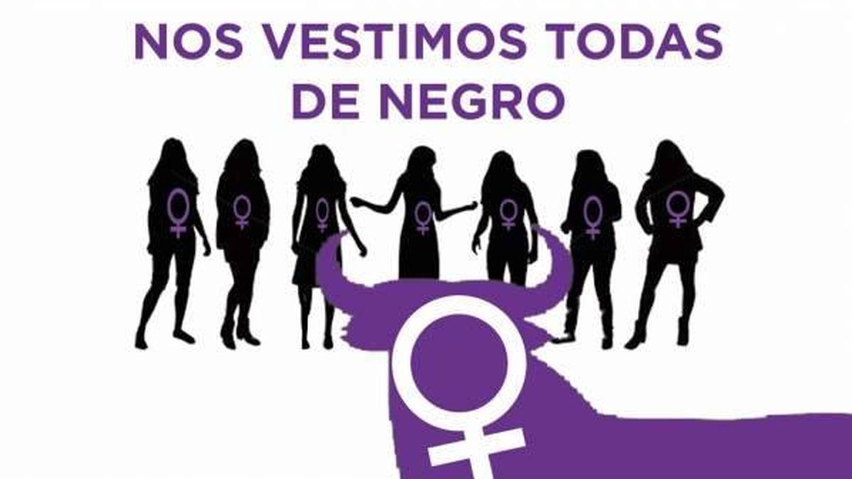 Camiseta y pañuelo negro: la protesta feminista en el chupinazo de Sanfermines