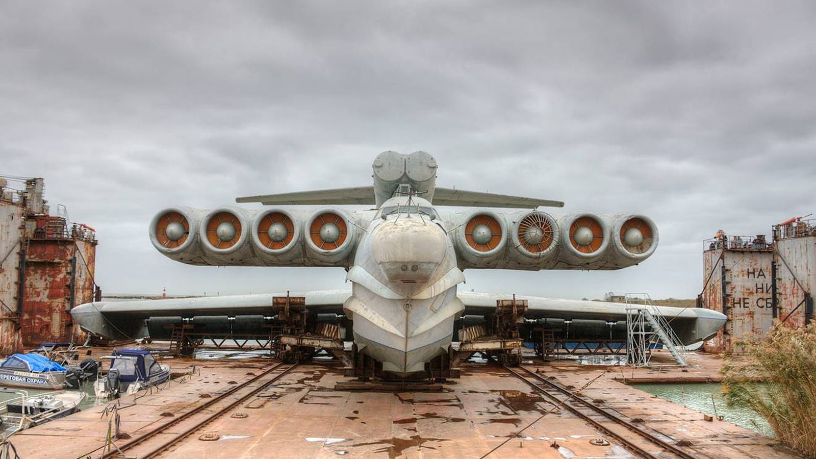 Foto: El Erkanoplano MD-160 Lun, abandonado en la base naval de Kaspiysk. (Foto: Igor113)