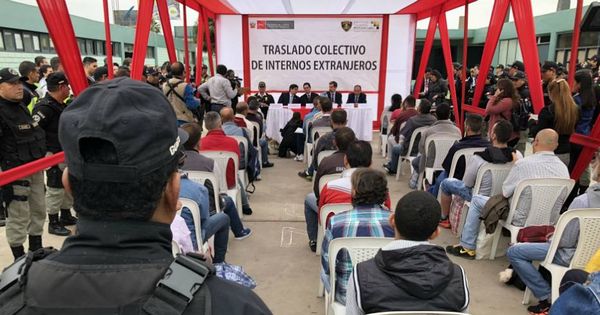 Foto: Ceremonia de entrega de los presos españoles por parte del INPE peruano a la Policía Nacional española para su traslado. 