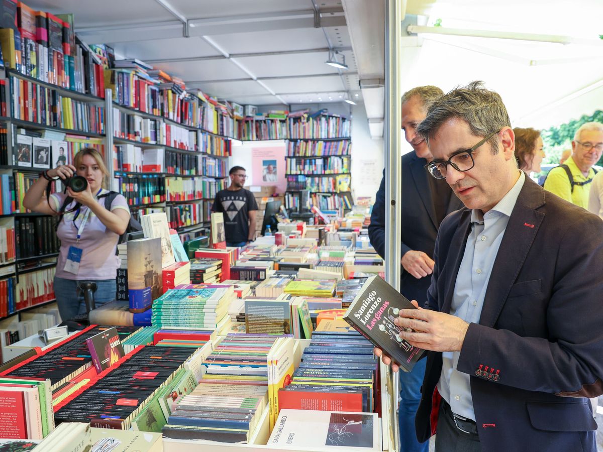 Foto: El ministro de la Presidencia y Justicia, Félix Bolaños, hoy en la Feria del Libro. (Marta Fernández Jara / Europa Press)