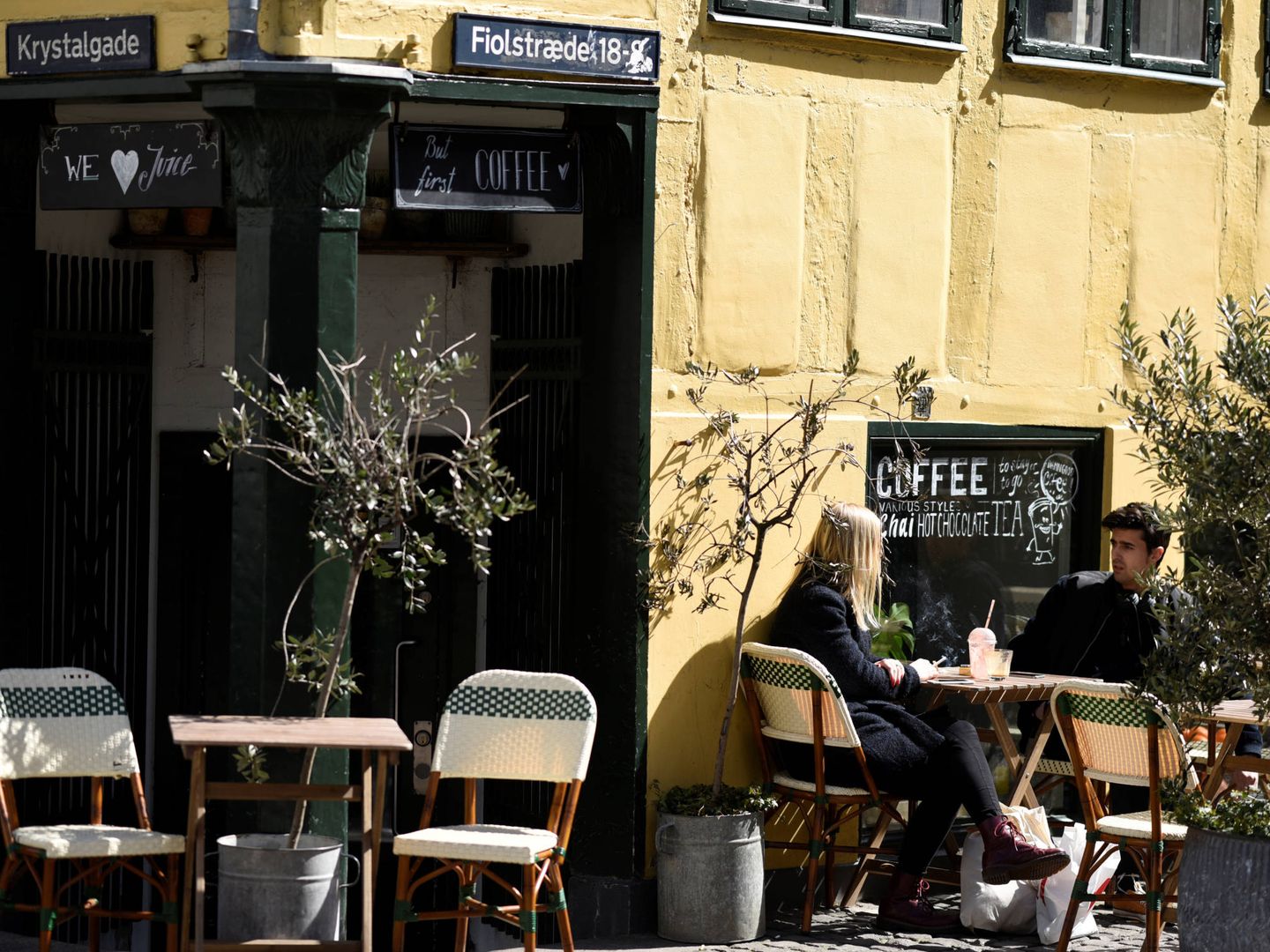 Cafetería en la zona de la Universidad de Copenhague en la capital danesa. (Reuters)