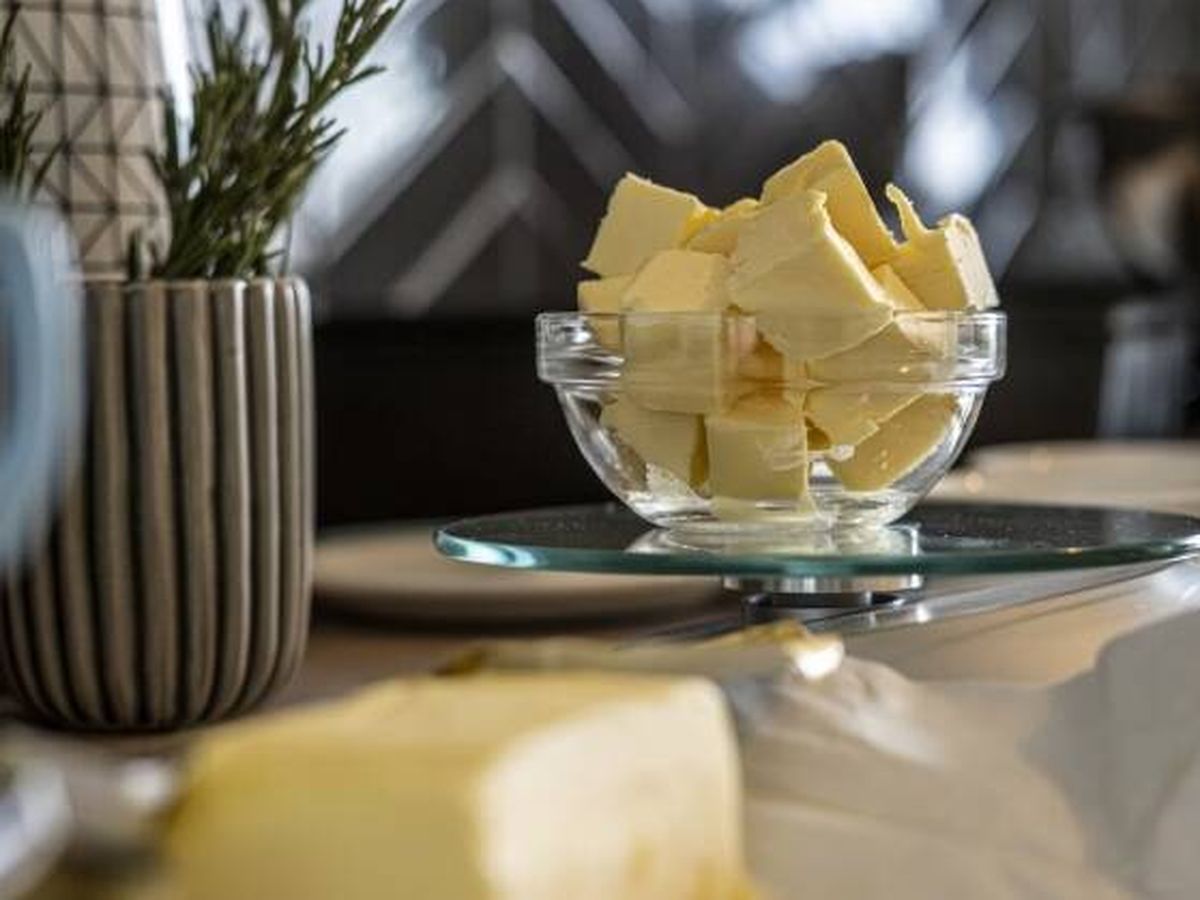 Foto: Pablo Ojeda compara la mantequilla con la margarina. (Unsplash)