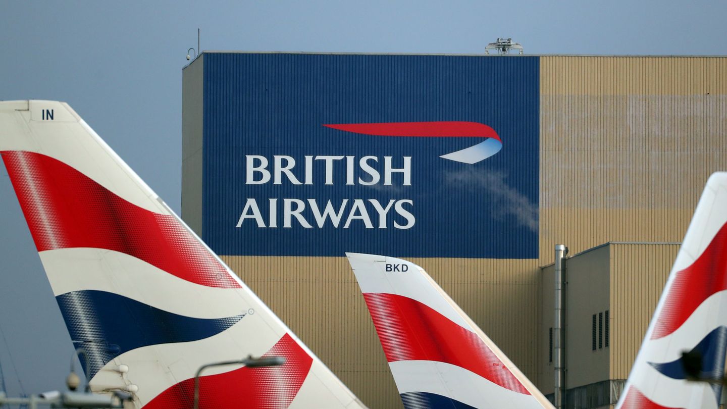 Aviones de British Airways, en el aeropuerto londinense de Heathrow. (Reuters)