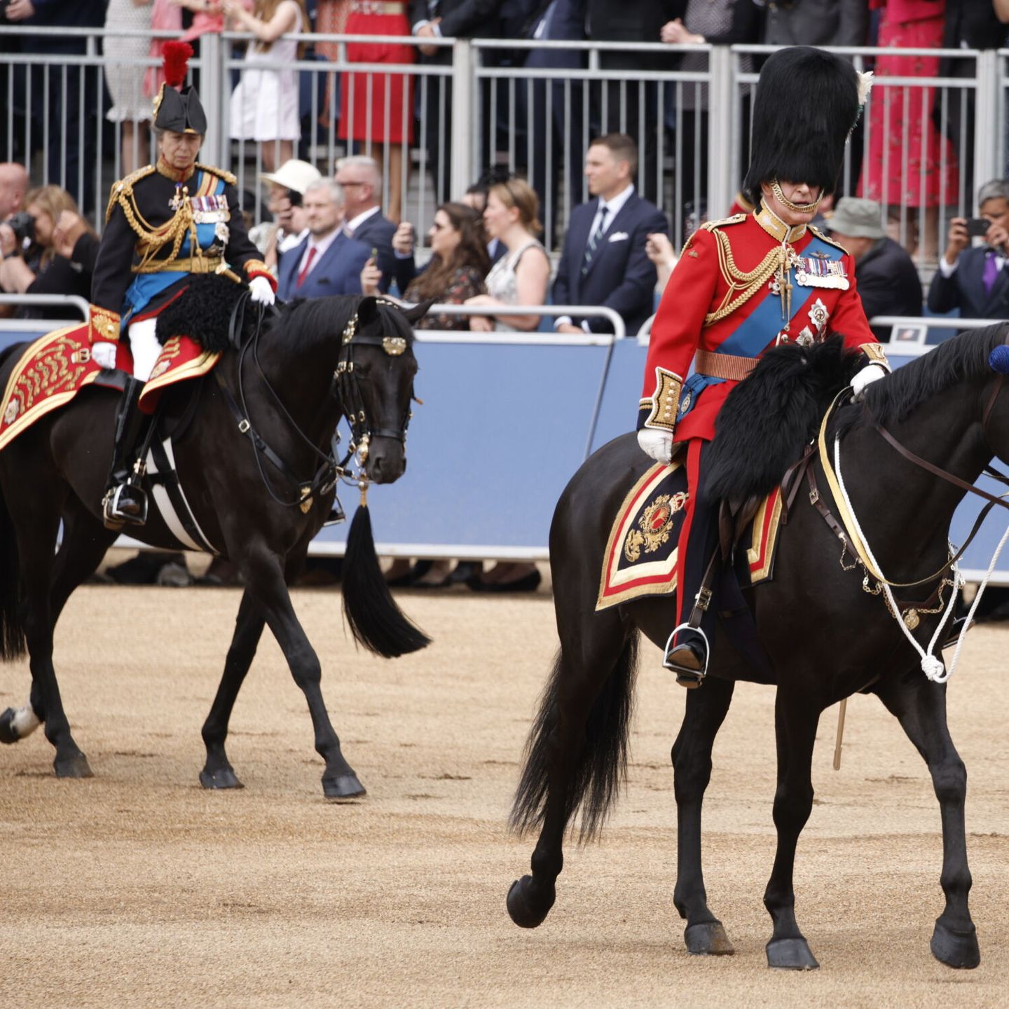 El rey Carlos y la princesa Ana, a caballo en el 'Trooping the Colour' del año pasado. (Reuters)