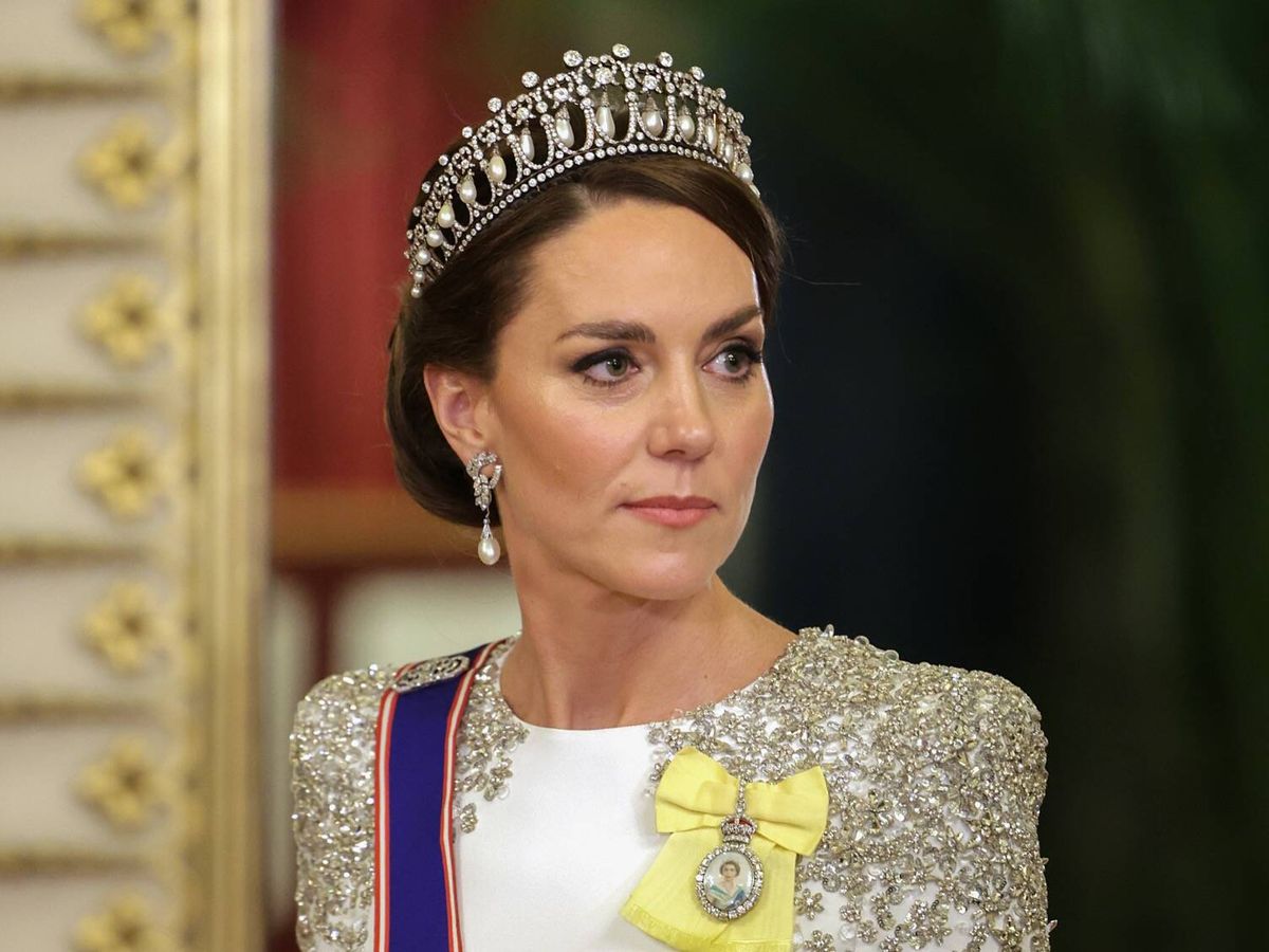 Foto: Kate Middleton, con la insignia de Orden de la Familia Real. (Getty)