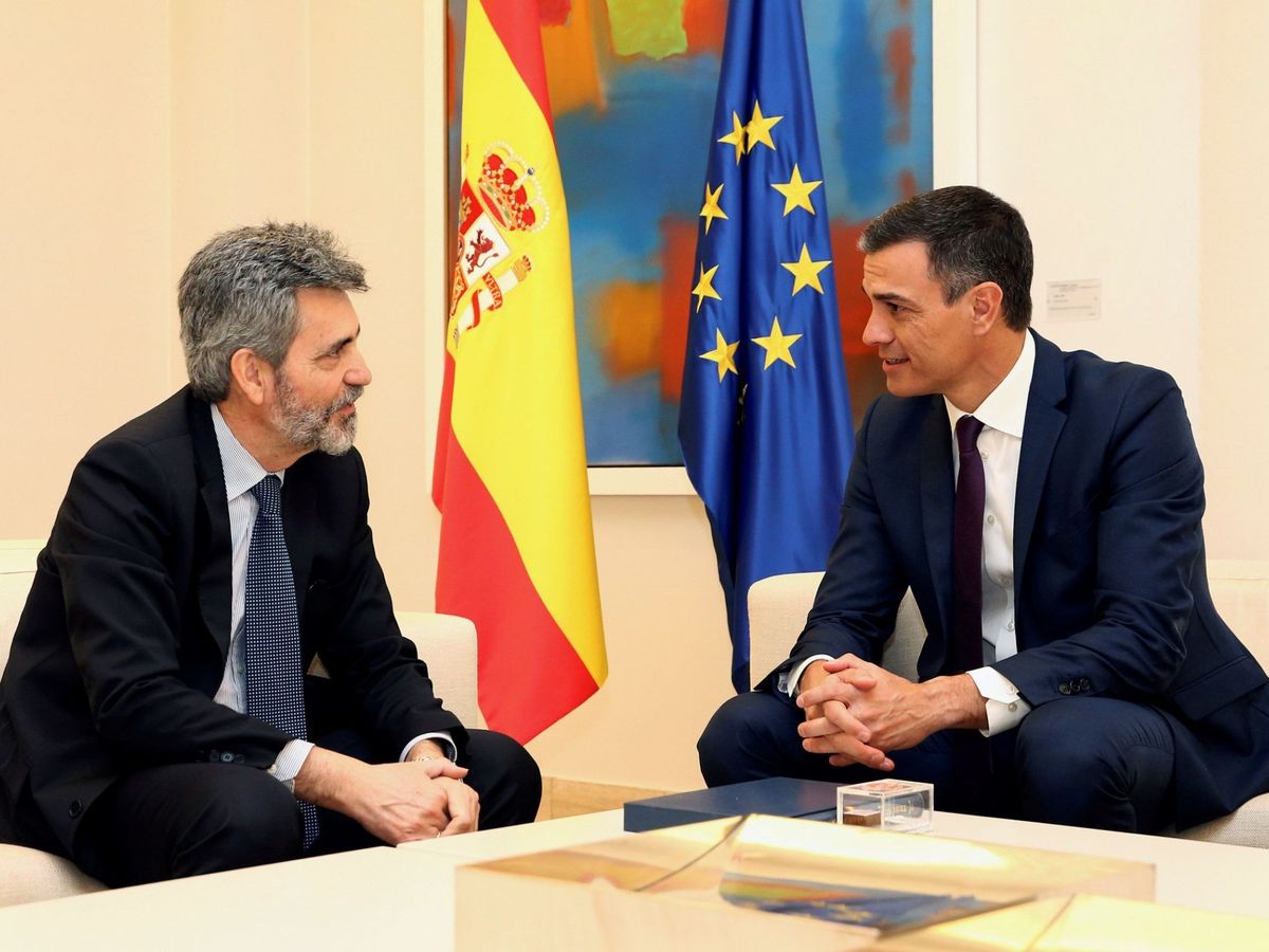 Foto: El presidente del Gobierno, Pedro Sánchez, junto al presidente del CGPJ, Carlos Lesmes, en Moncloa. (EFE)