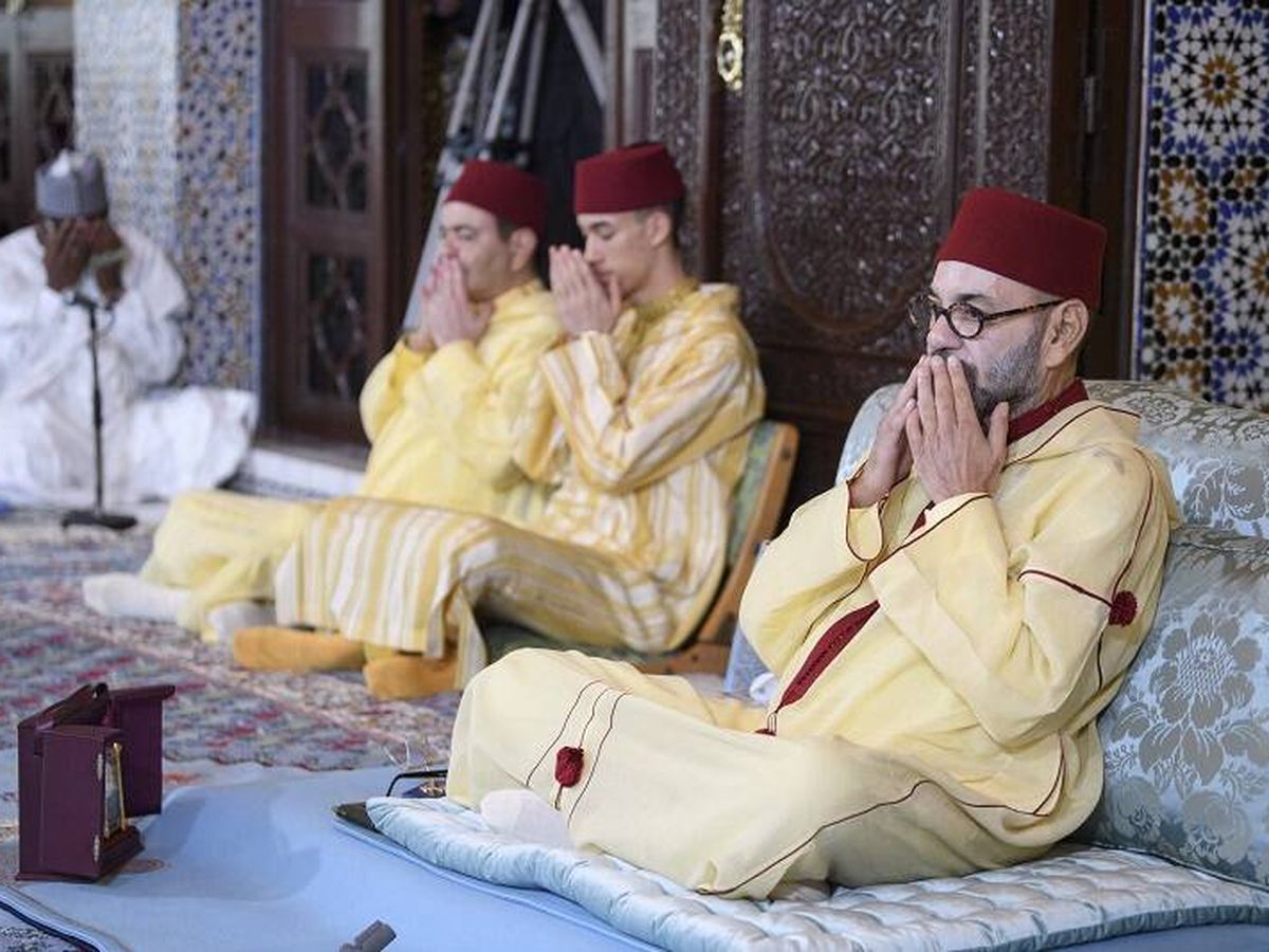 Foto: El rey Mohamed VI, presidiendo veladas religiosas en el último mes de Ramadán. (MAP)