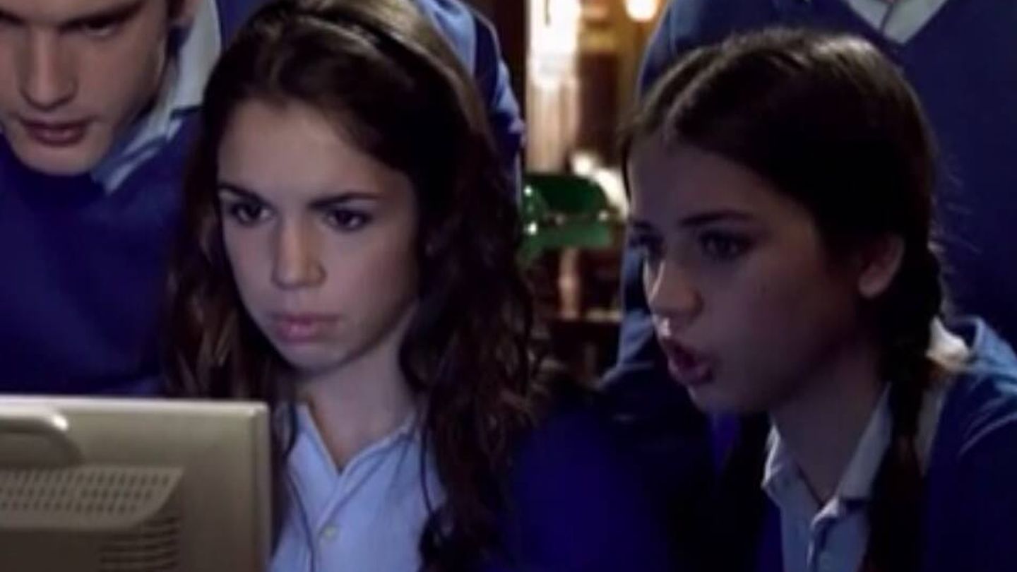 Elena Furiase, en el papel de Vicky en la serie 'El internado'. (Cortesía/Atresplayer)