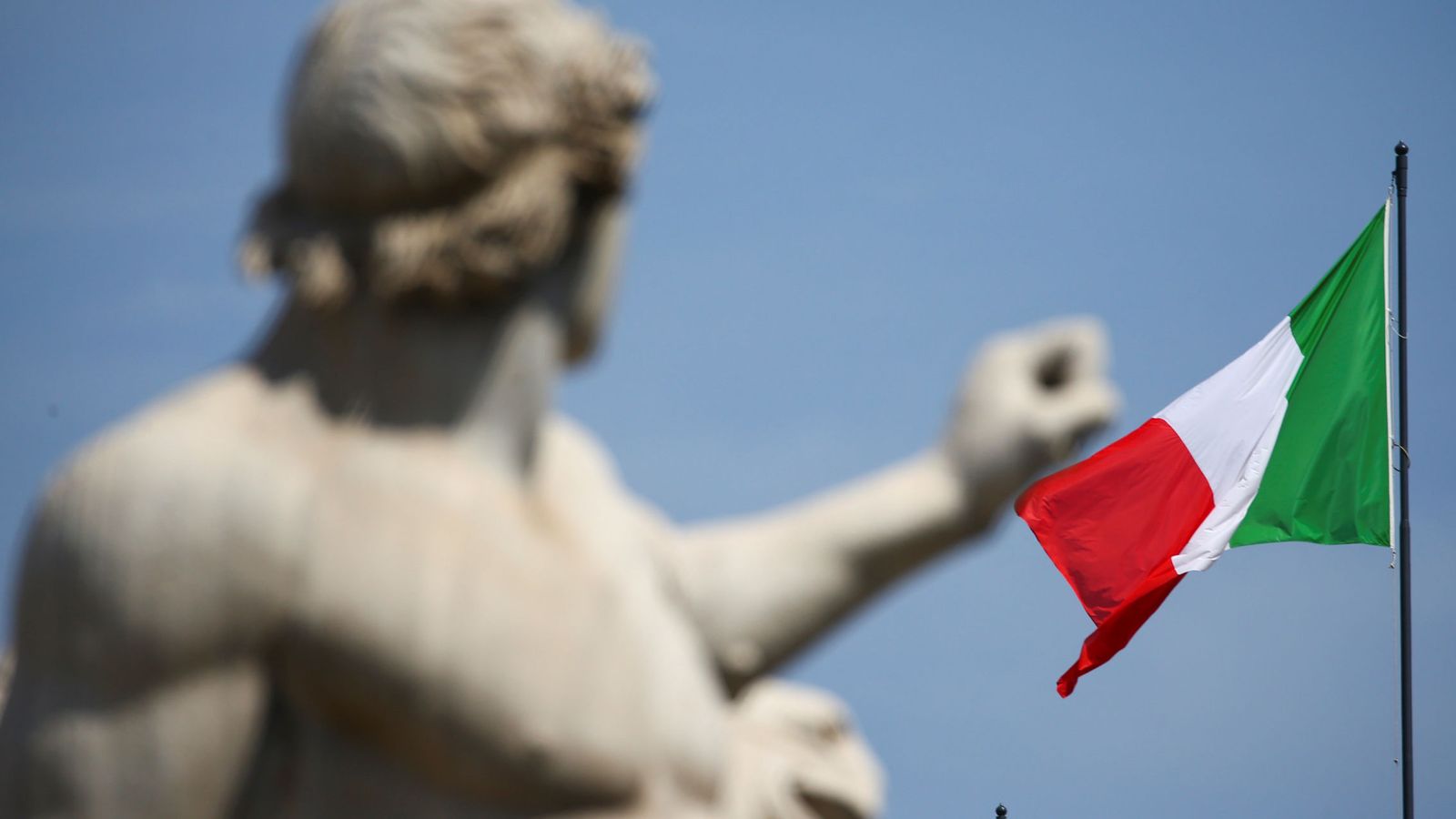 Foto: La bandera de Italia en Roma. (Reuters)