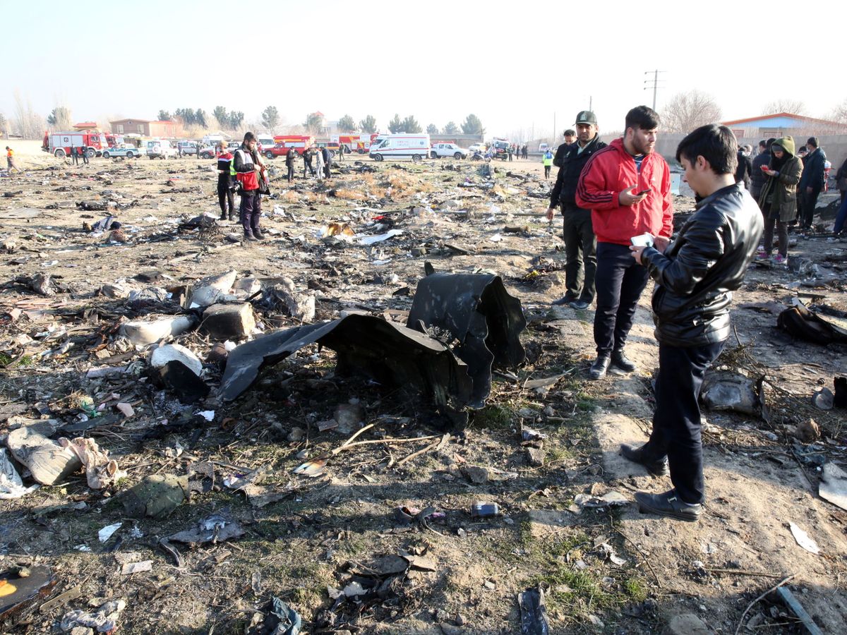 Foto: Restos del avión ucraniano estrellado en Teherán (EFE)