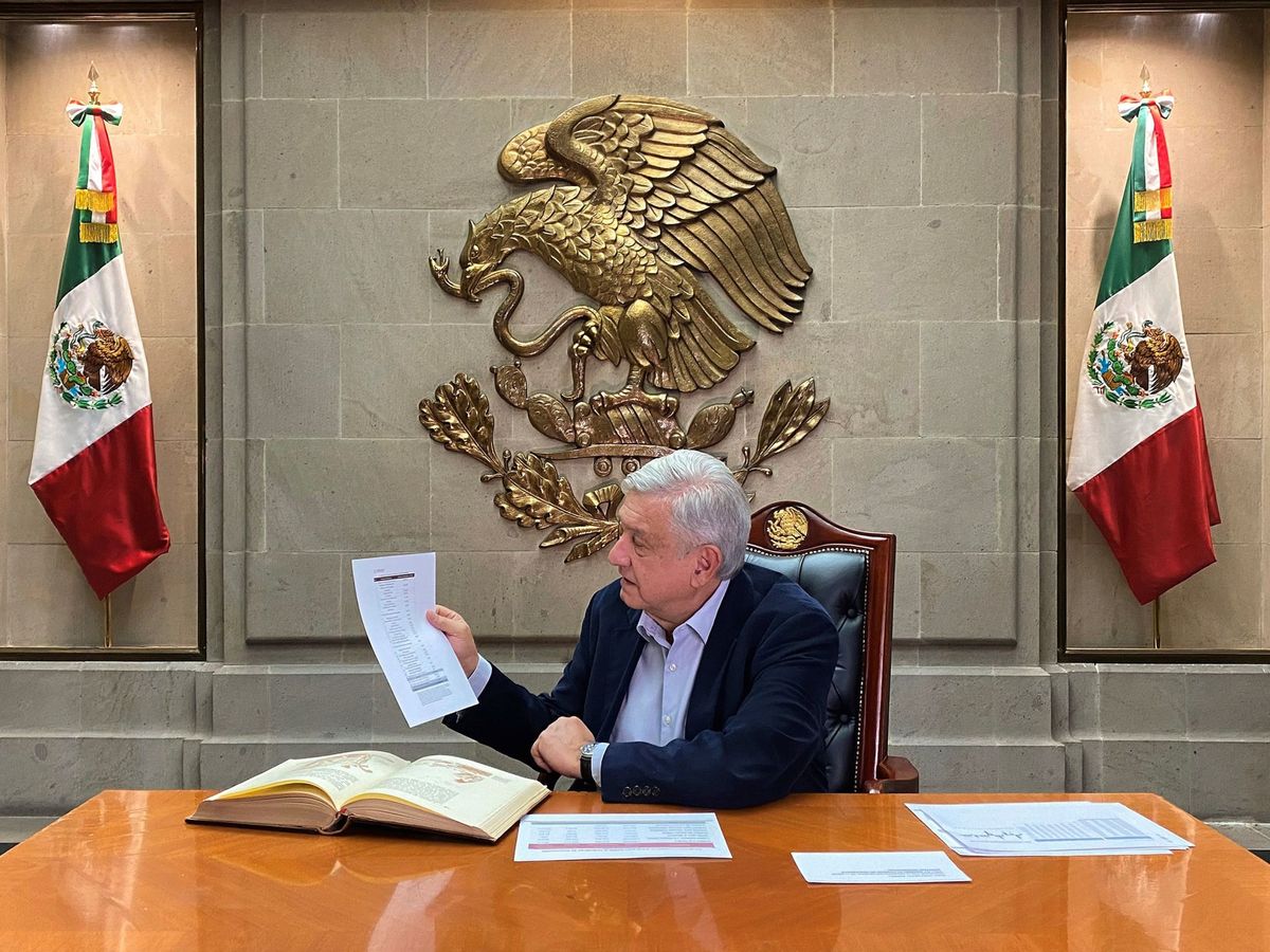 Foto: El presidente de México, Andrés Manuel López Obrador, durante un mensaje desde el Palacio Nacional de Ciudad de México. (EFE)