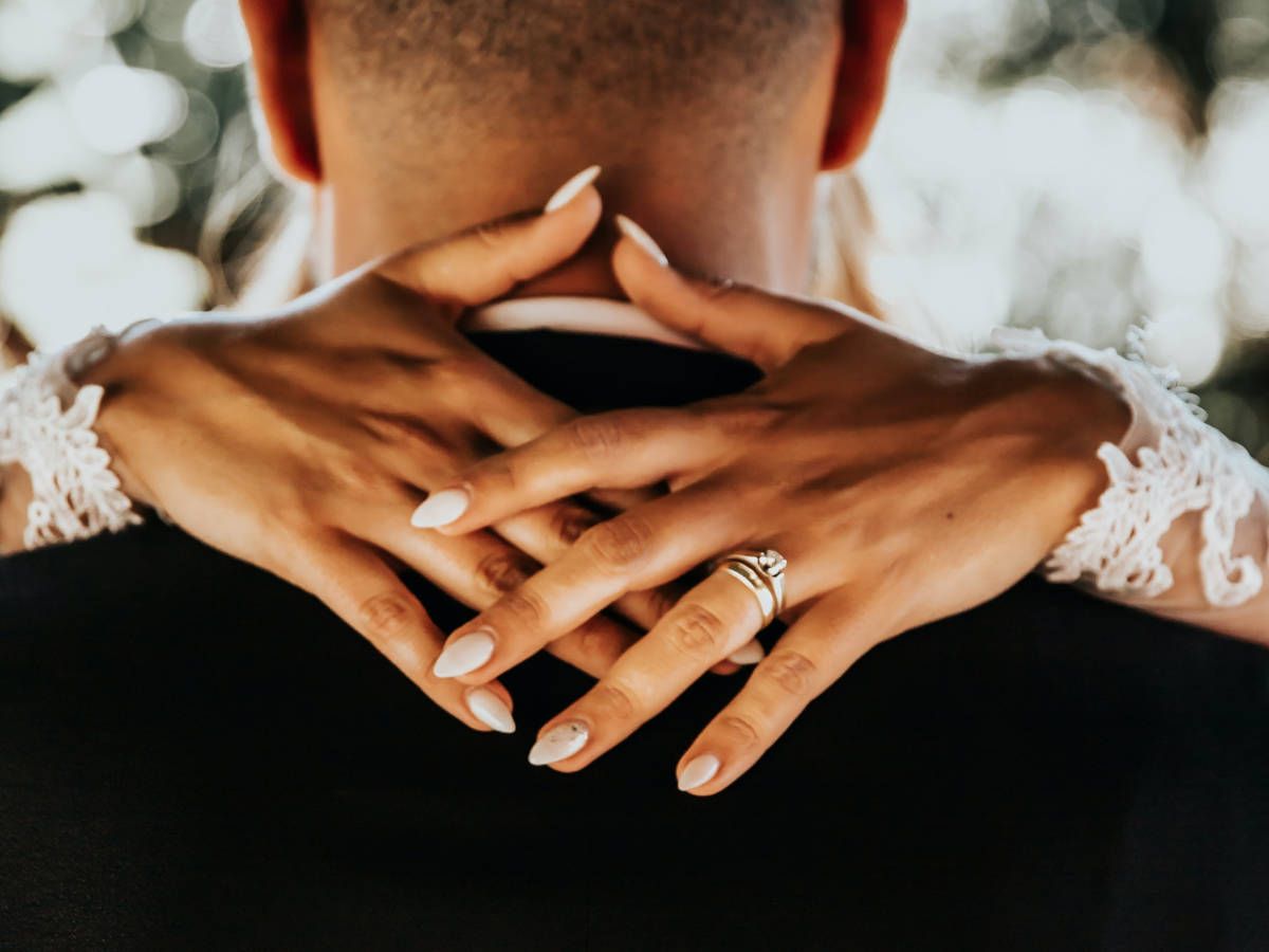 FALSO Eliminación Selección conjunta Qué diferencias hay entre un anillo de compromiso y de matrimonio?
