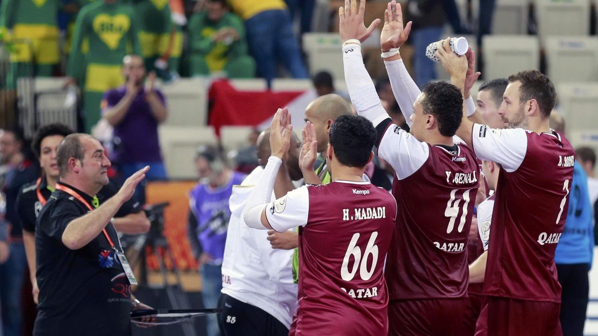 Qatar, la selección que fichó hinchas 'mercernarios' y ganó a Brasil en su debut