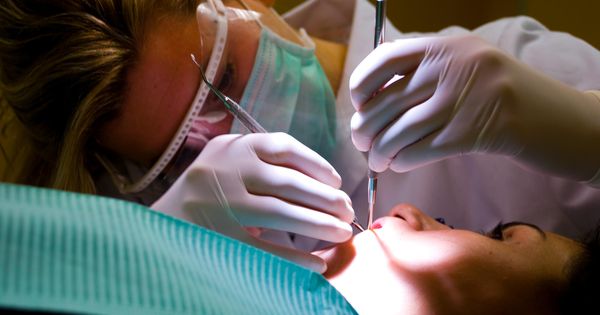 Foto: Los odontólogos acusan a clínicas 'low cost' de publicidad engañosa y mala praxis, aunque iDental aseguraba que se trata de "campañas de desprestigio"