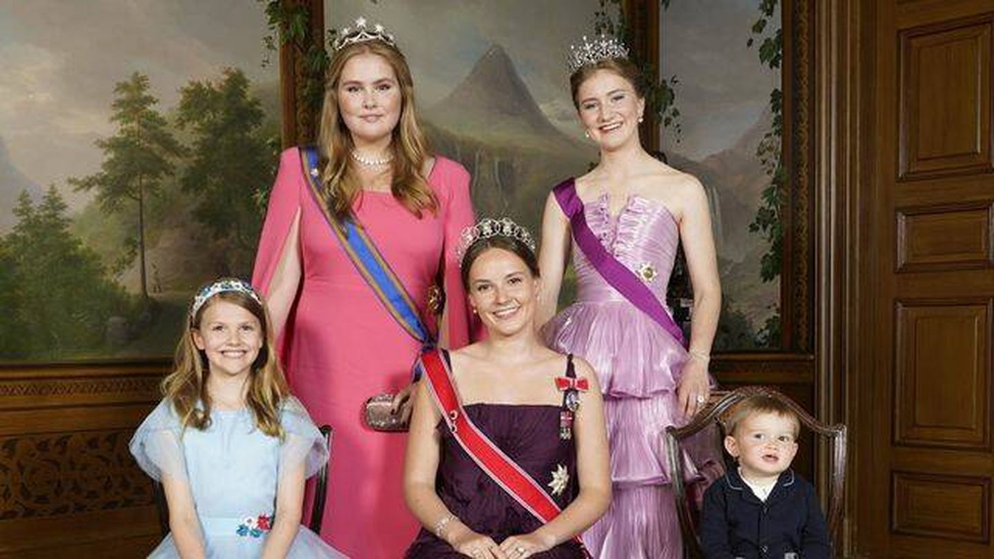 La princesa Estelle de Suecia, la princesa Amalia de Holanda, la princesa Elisabeth de Bélgica y el príncipe Charles de Luxemburgo junto a la princesa Ingrid Alexandra de Noruega. (EFE/EPA/Pool/Lise Aserud)