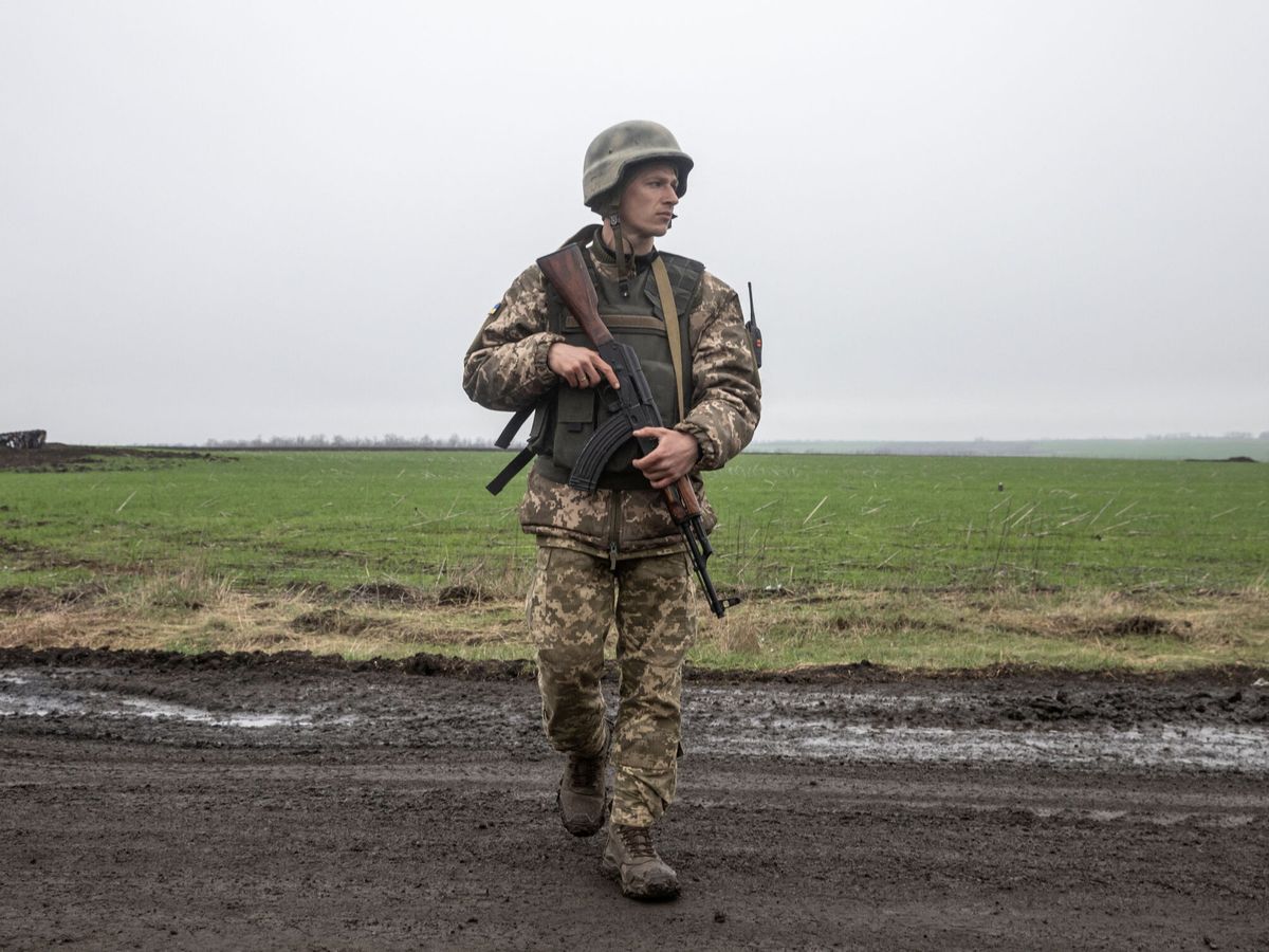 Foto: Un soldado en Ucrania. (Reuters/Marko Djurica)