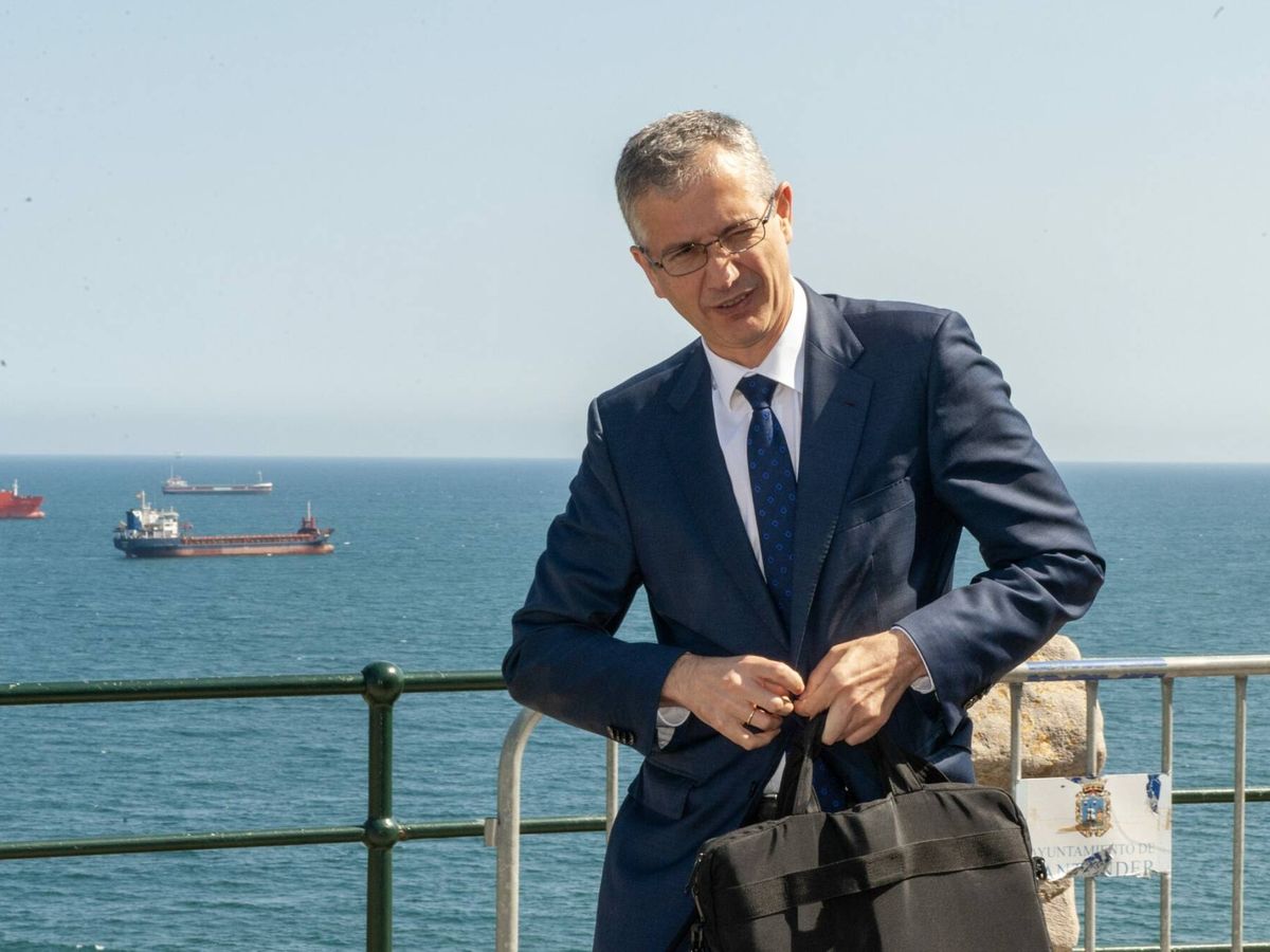 Foto: Pablo Hernández de Cos, gobernador del Banco de España, a su llegada a las jornadas de la APIE. (APIE)