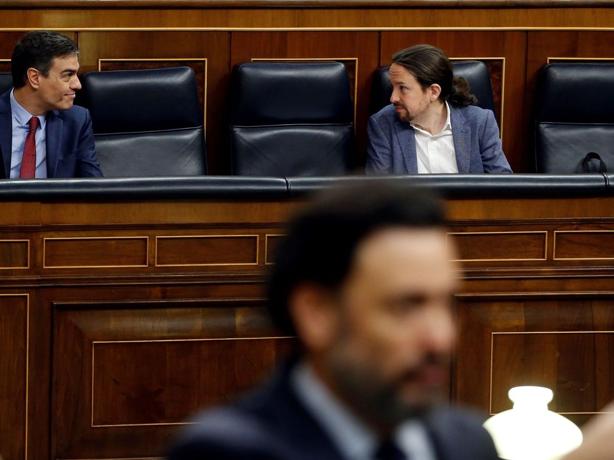 Foto: El presidente del Gobierno, Pedro Sánchez (i), y el vicepresidente segundo, Pablo Iglesias (c). (EFE)