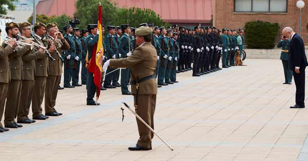 Foto: Los actos de celebración del día de la patrona del cuerpo en la comandancia de Sant Andreu de la Barca (Barcelona). (EFE)