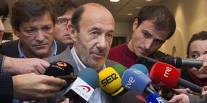 Rubalcaba redobla su campaña ante la pinza catalana-andaluza de Chacón
