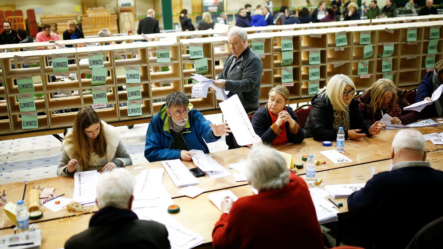 Recuento electoral en Cork (Reuters)