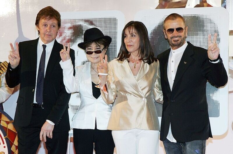 Foto de Yoko Ono y Olivia Harrison: más de un millón de euros para cada una por el negocio de los Beatles