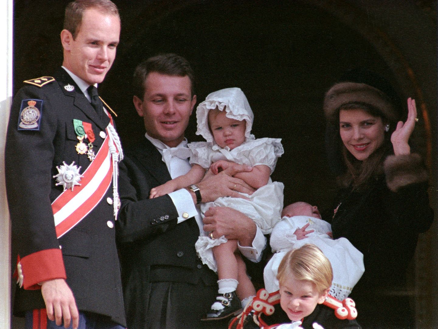 Un jovencísimo Alberto de Mónaco, con Stefano Casiraghi, Carolina y sus tres hijos. (Reuters)