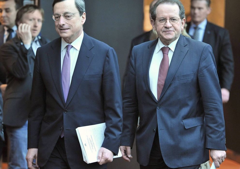 Foto: El presidente del Banco Central Europeo (BCE), Mario Draghi (izqa), junto al vicepresidente de la institución, Vitor Constancio. (EFE)