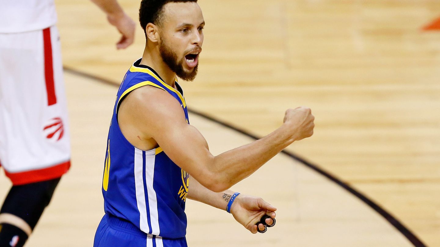 Stephen Curry lideró la victoria de los Warriors en el quinto partido de la final de la NBA. (USA TODAY Sports)