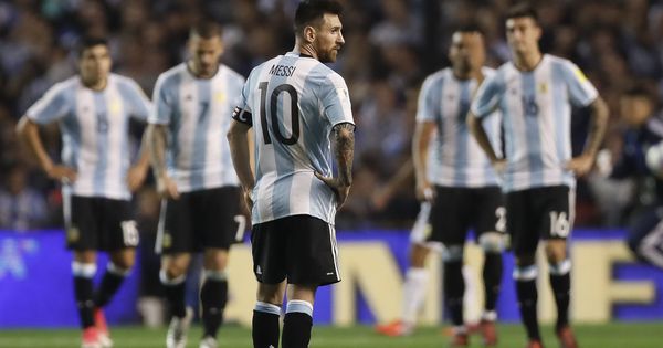 Foto: Messi, cariacontecido en el partido contra Perú.  (EFE)