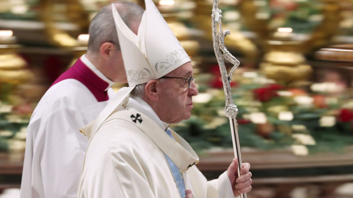 El Vaticano se contradice: ahora ayuda a los Franco y complica a Sánchez la exhumación