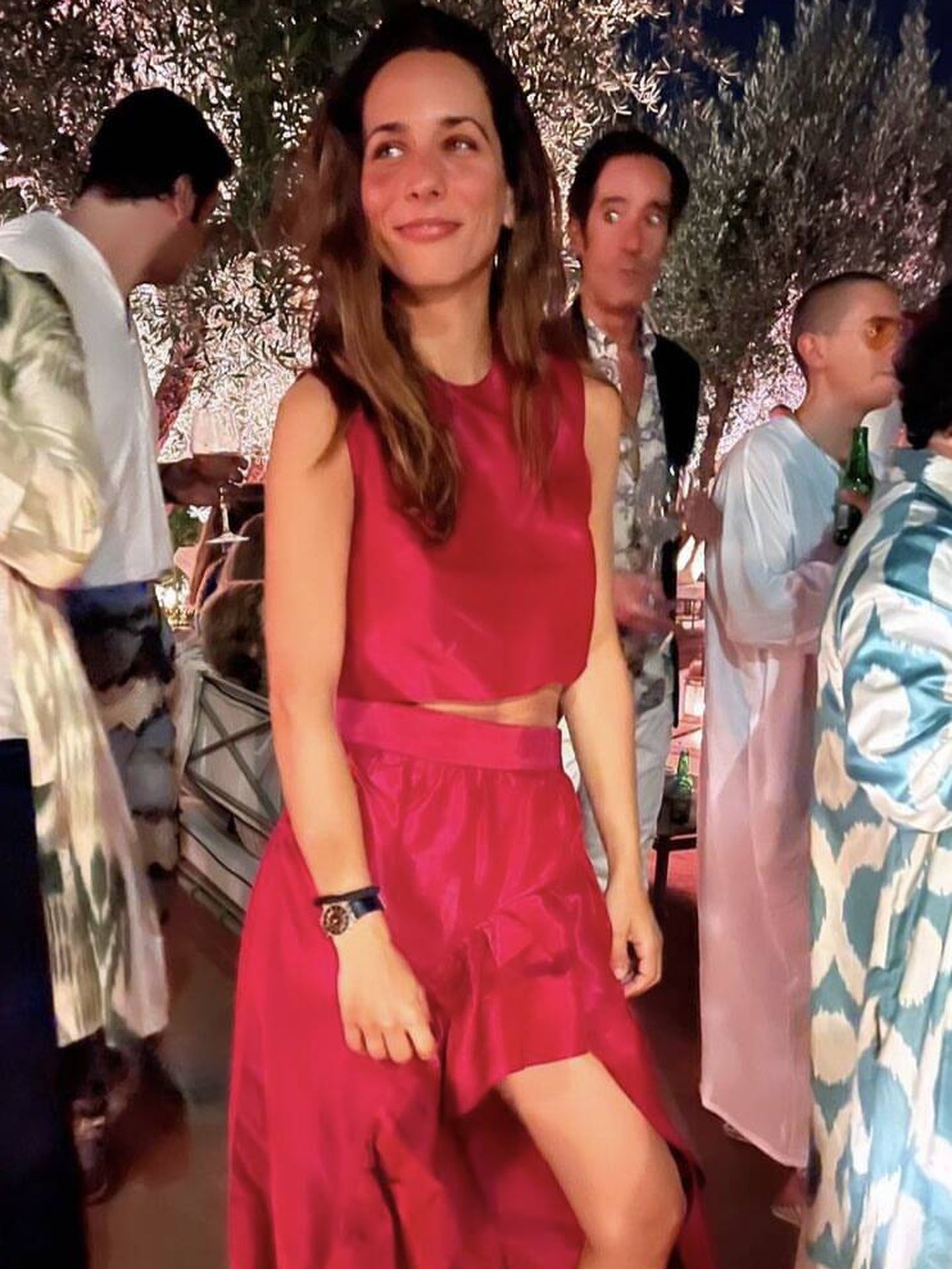 Carlota Redón posa vestida de 'Encinar Brand' en la fiesta de cumpleaños del diseñador. (Via stories @raulromeropress)