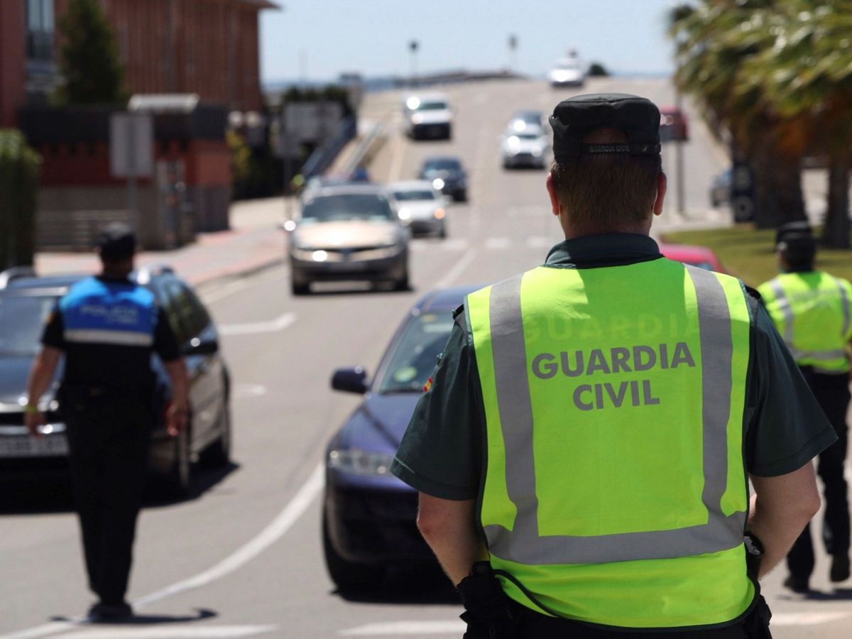 Foto: El Gobierno regional busca apoyar a la Guardia Civil con más incentivos a la Policía Local. (EFE)