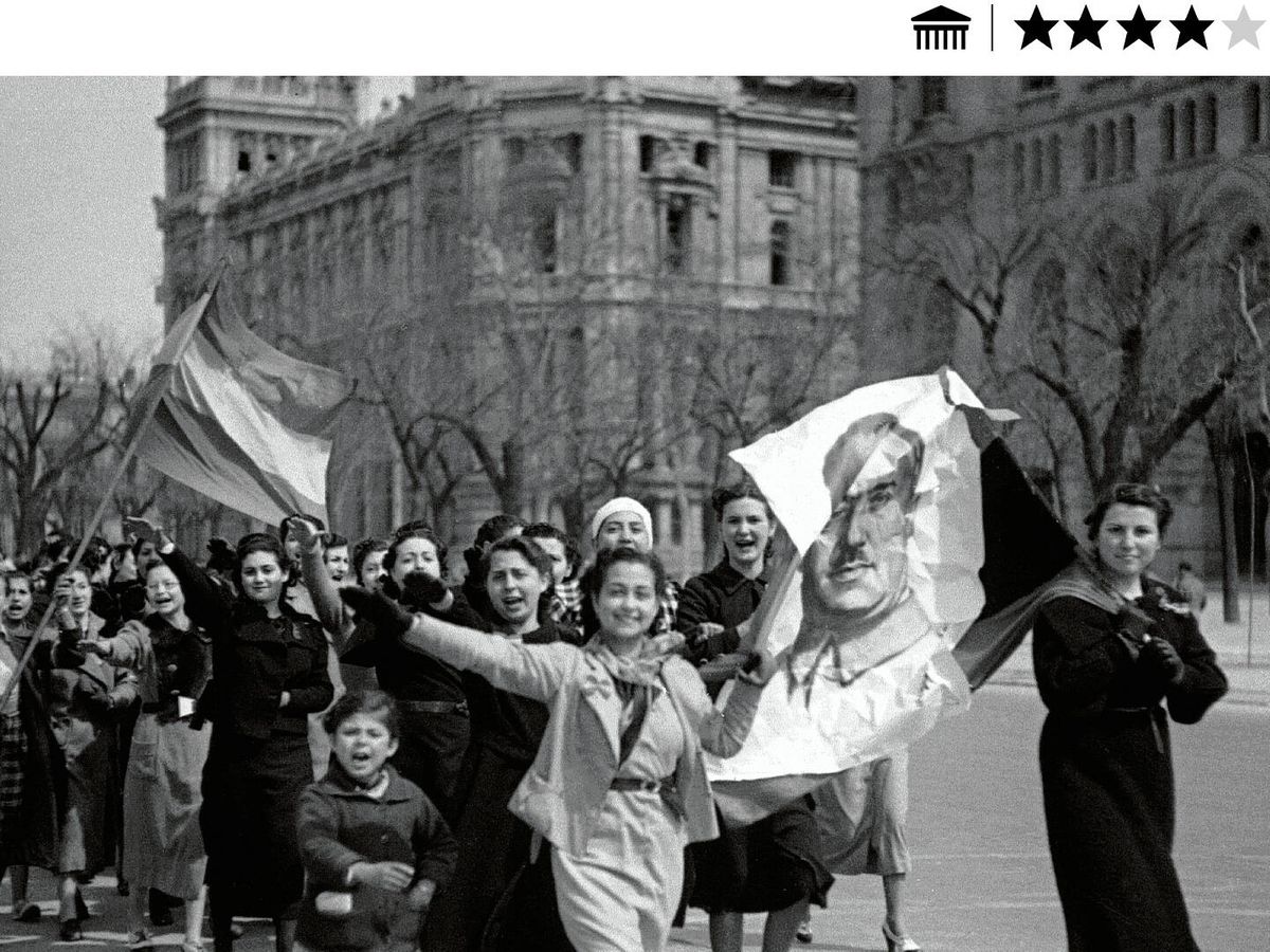 Foto: Mujeres celebrando la entrada de las tropas de Franco en Madrid, en marzo de 1939. (Alfonso/Vegap)