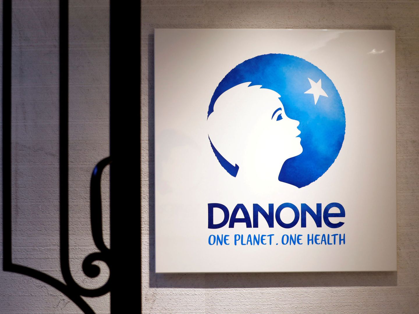 Logo de Danone, la empresa fundada por el abuelo de Botton. (Reuters)