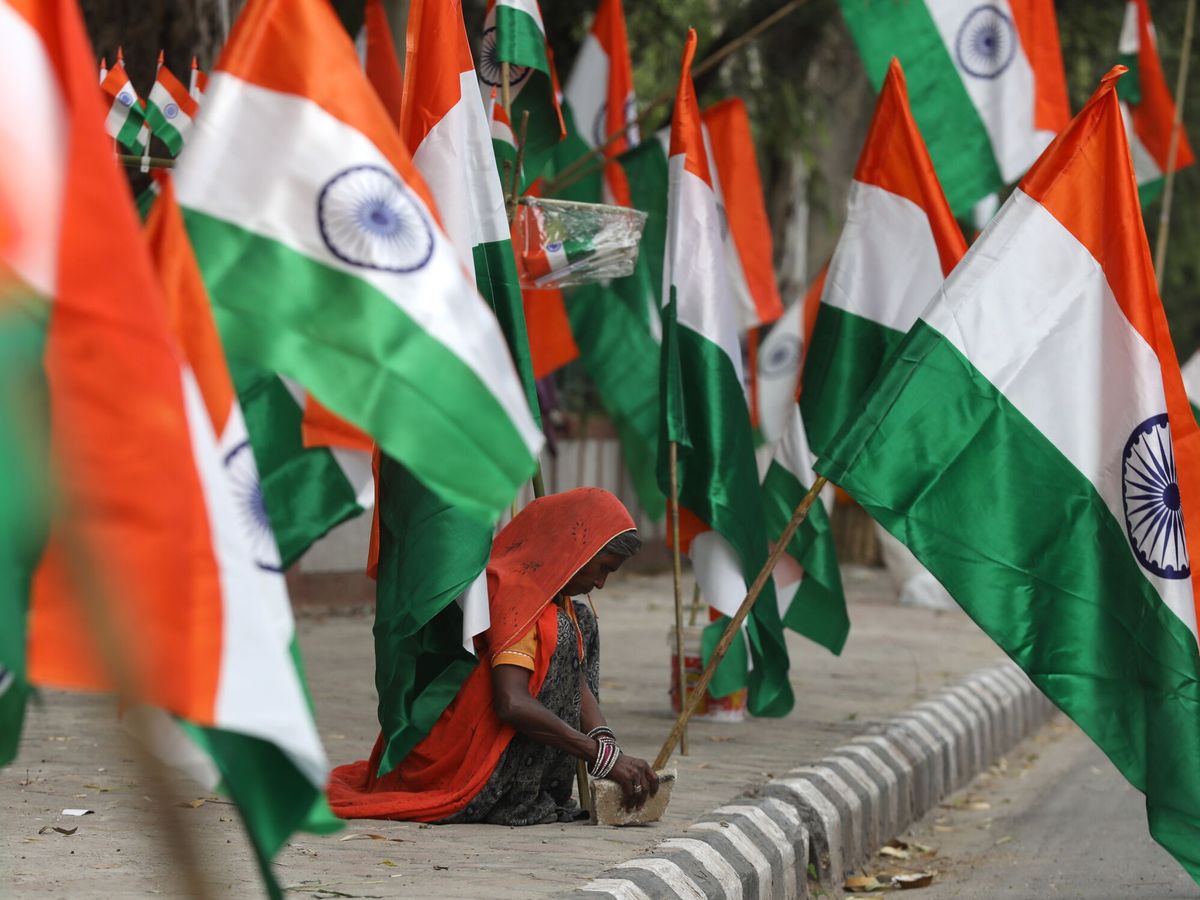 Foto: Banderas de India. (EFE/EPA/Rajat Gupta) 