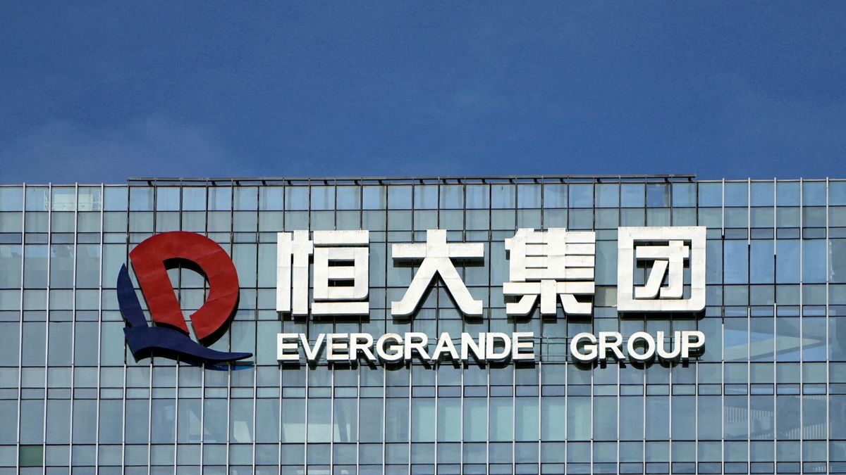 Evergrande y sus filiales suspenden su cotización en la Bolsa de Hong Kong