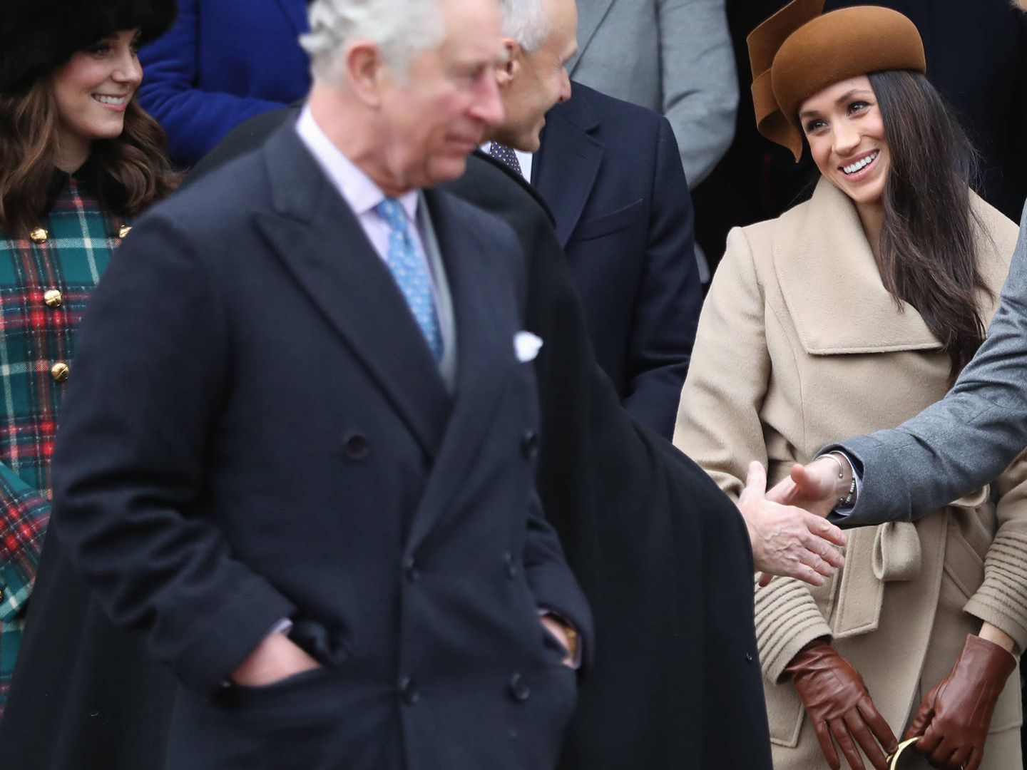 Meghan Markle, el príncipe Carlos y el resto de la familia real durante la misa de Navidad, en una imagen de archivo. (Getty) 