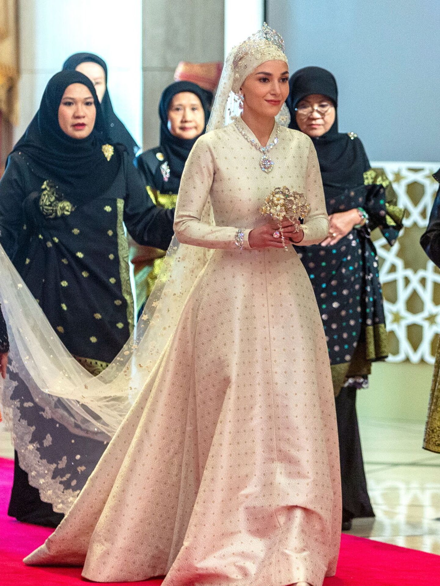 La princesa Anisha Rosnah a su llegada a Istana Nurul Iman. (EFE/Rudolf Portillo)