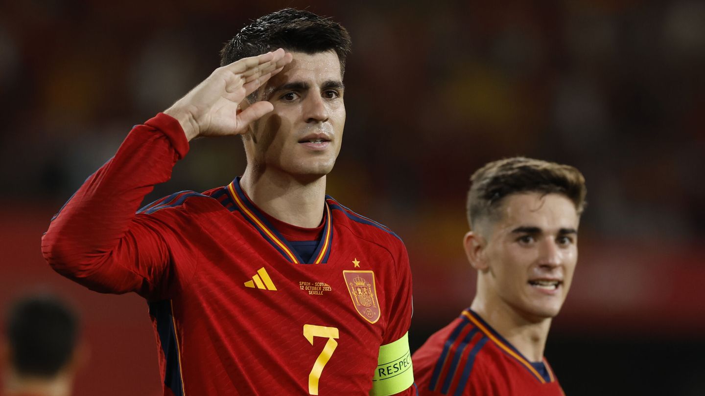 Morata celebra un gol con España. (EFE/Julio Muñoz) 
