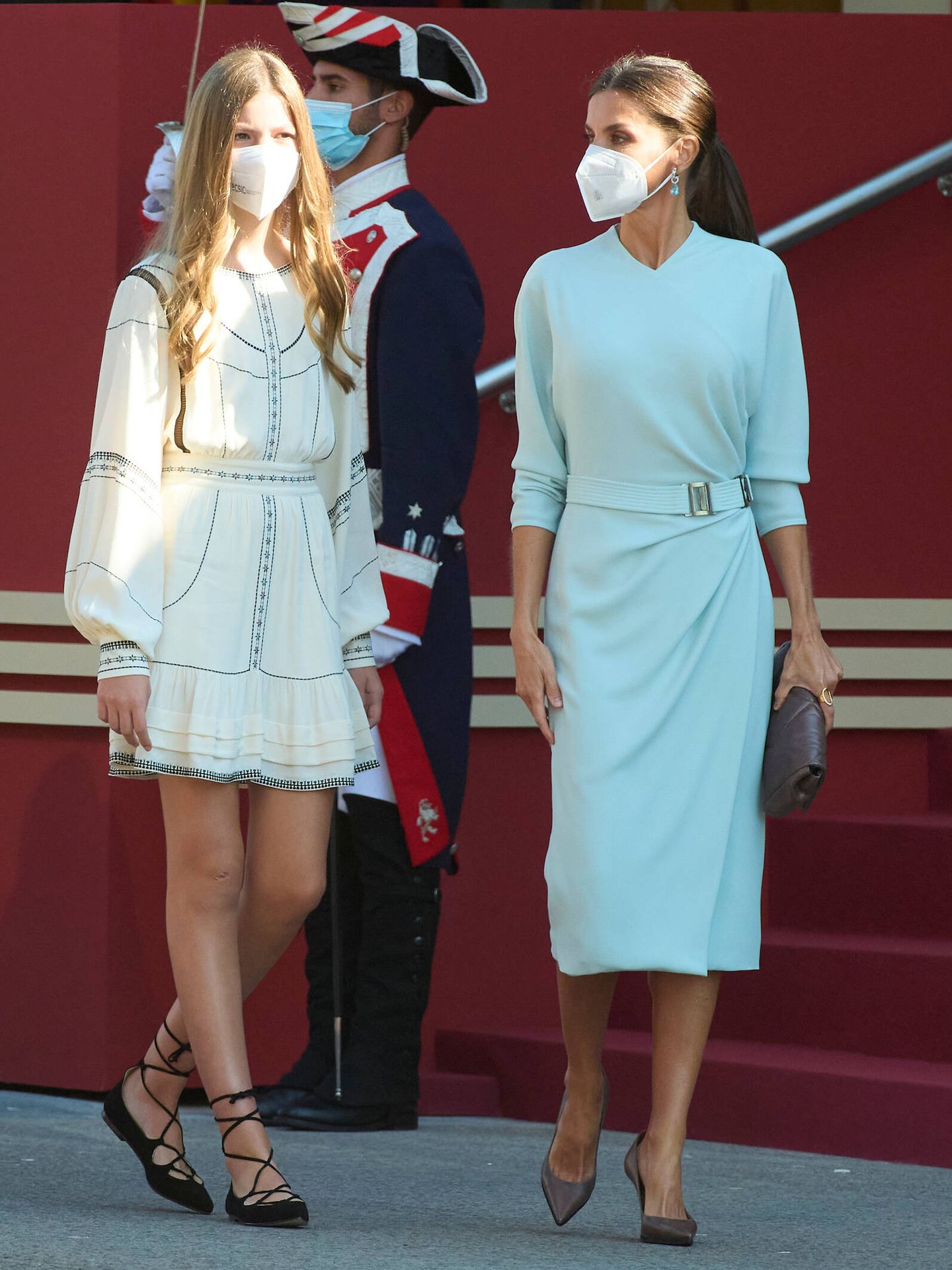 La infanta Sofía y la reina Letizia, durante la Fiesta Nacional. (Limited Pictures)