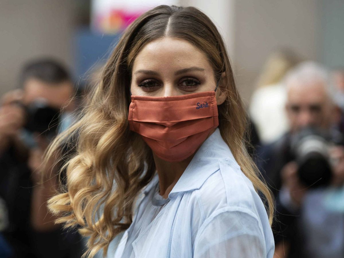 Foto: Olivia Palermo, con mascarilla en la Semana de la Moda de Milán S21. (Imaxtree)