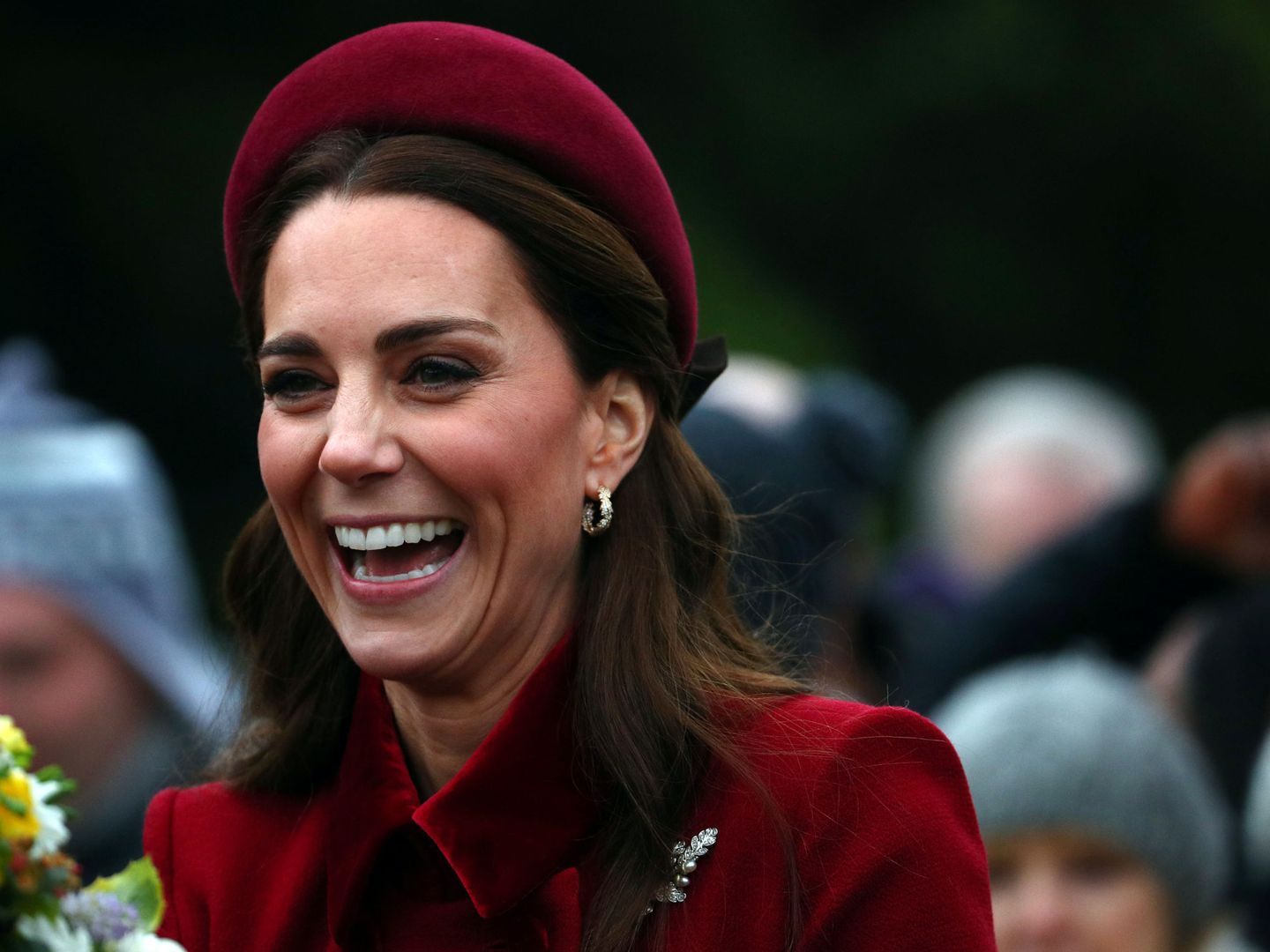 Detalle de las joyas y el tocado de Kate.  (Reuters)