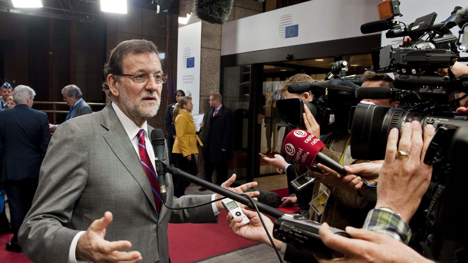 Foto: El presidente del Gobierno español, Mariano Rajoy, realiza declaraciones a la prensa tras el Consejo Europeo. (Efe)