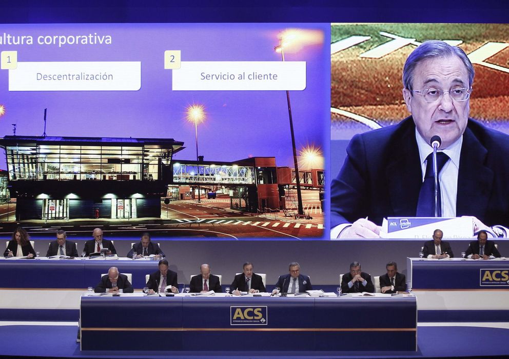 Foto: El presidente de ACS, Florentino Pérez (c), durante la junta de accionistas. (EFE)