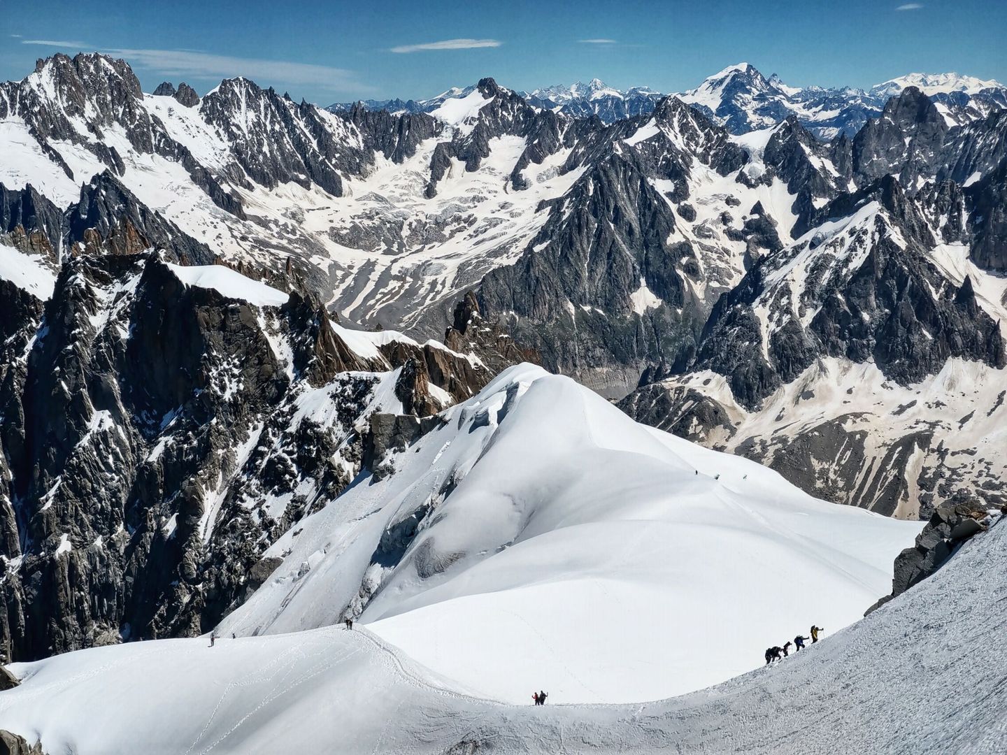 Mueren dos alpinistas vascos cuando escalaban en el macizo del Mont Blanc
