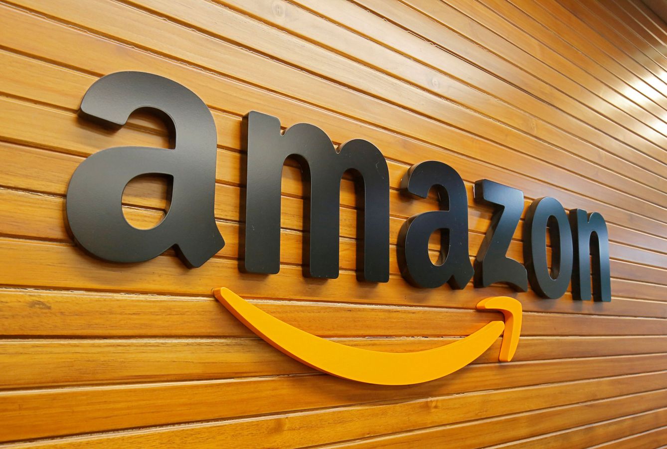 Logo de Amazon en una de sus oficinas. (Reuters)
