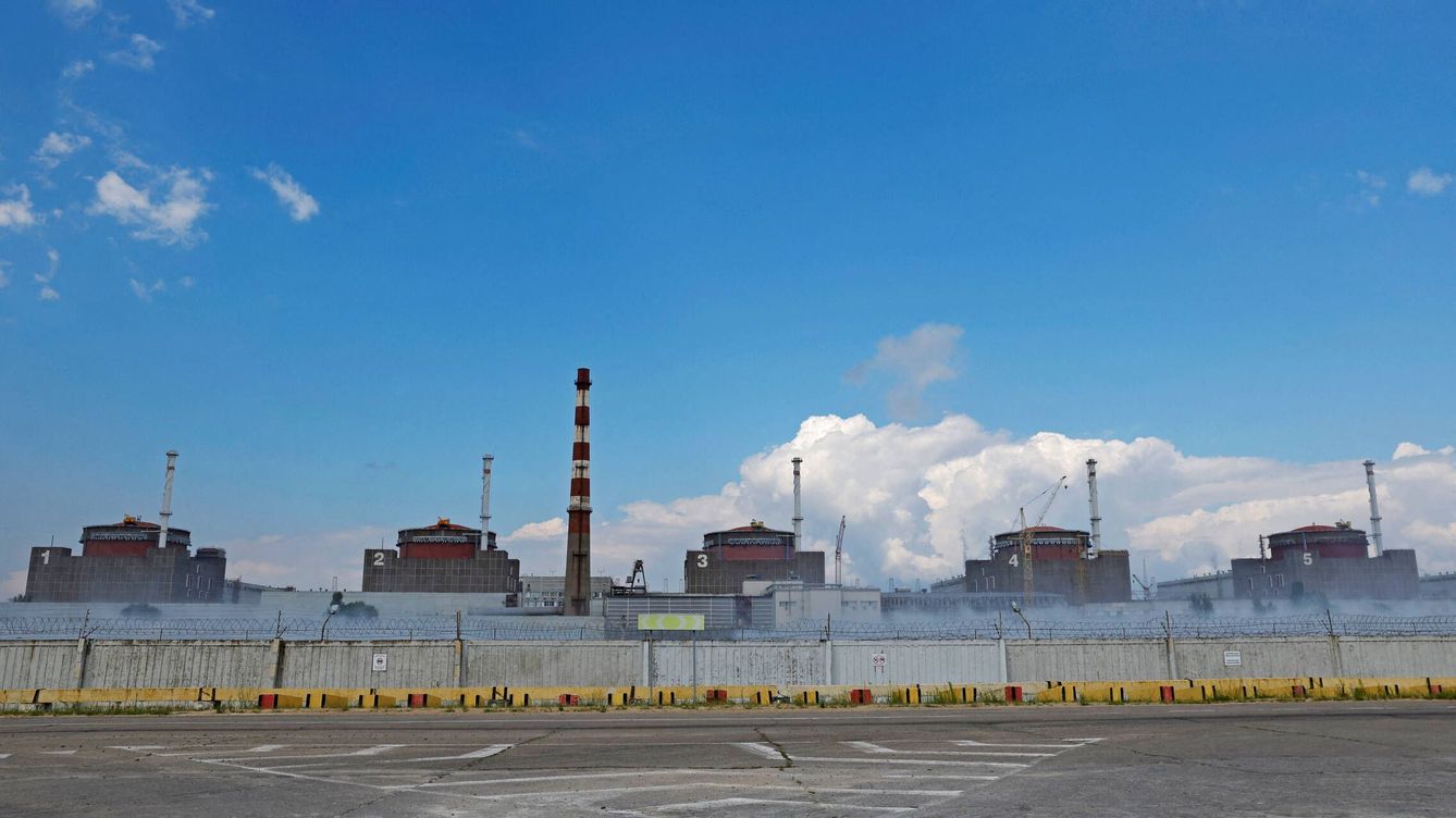Foto: Cinco de los reactores de la planta nuclear de Zaporiyia. (Reuters)