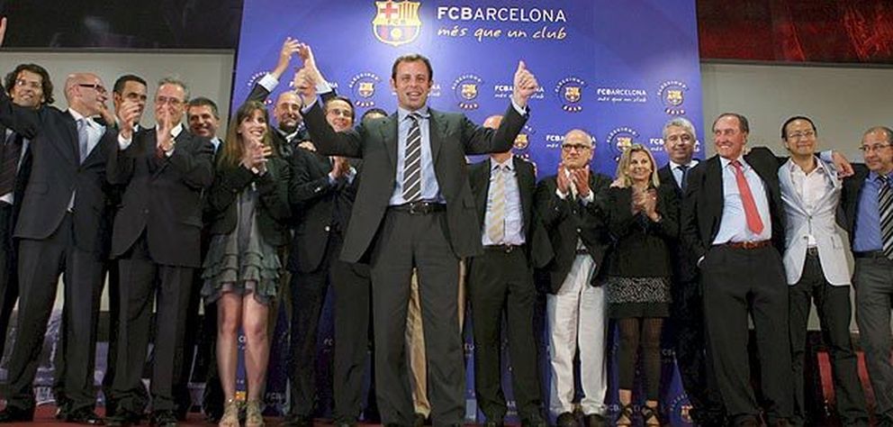 Susana Monje (3i) celebra la victoria de Rosell en las elecciones a la presidencia del Barcelona.