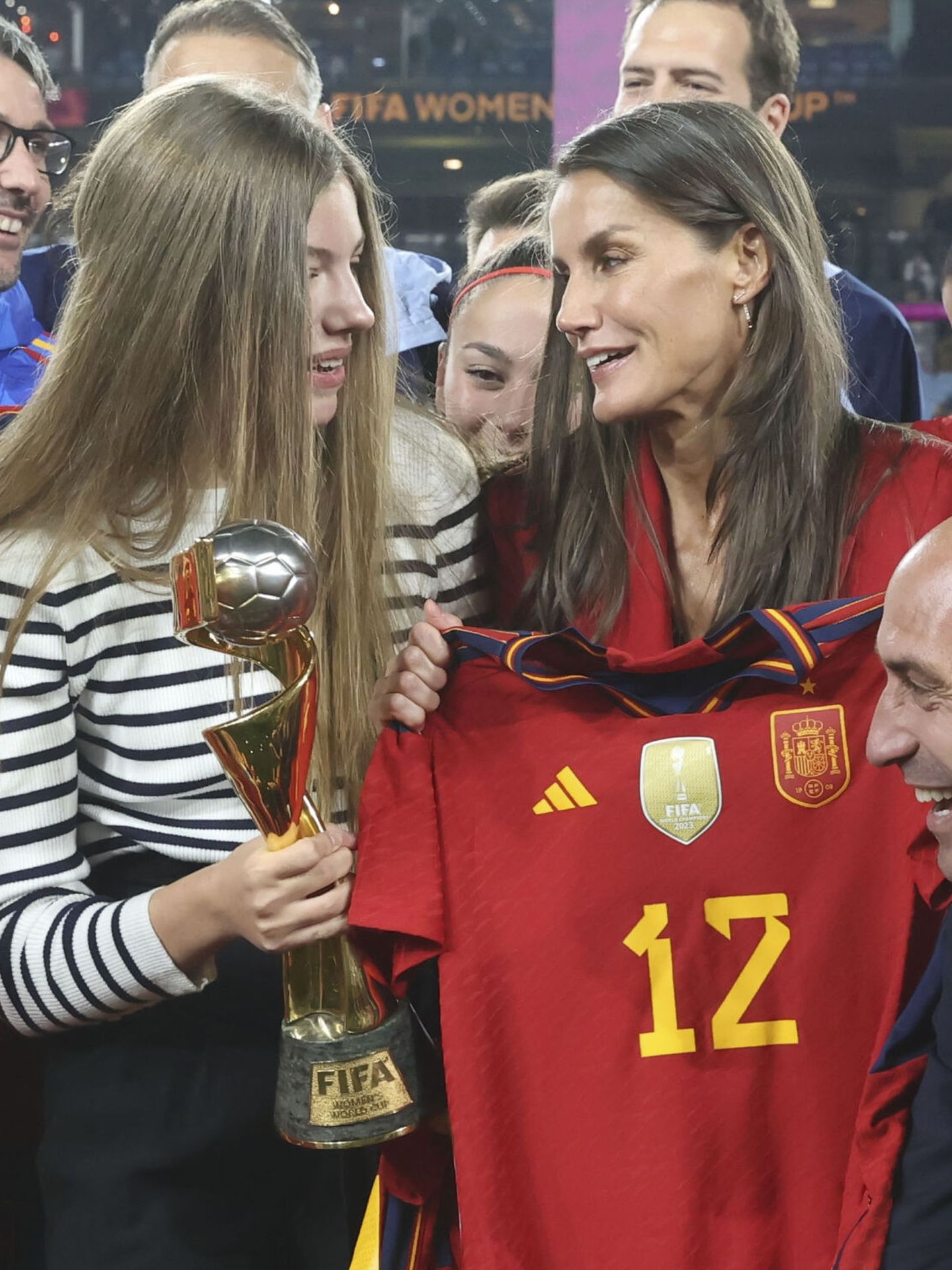 La reina Letizia y la infanta Sofía, durante las celebraciones de la selección española femenina de fútbol en Sídney (EFE/José Jiménez)